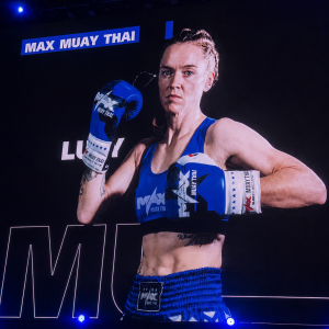 lucy-kent-chien-thang-knock-out-chop-nhoang-chi-sau-2-phut-o-hiep-1-tai-giai-dau-max-muay-thai-thai-lan
