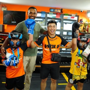 lop-muay-thai-kids-dip-he-tai-quan-5-noi-ren-luyen-the-chat-va-ky-luat-cho-tre