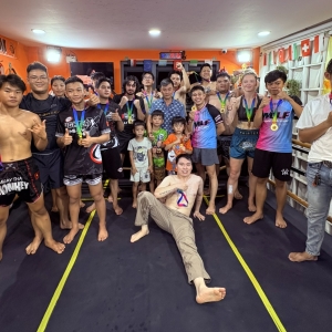 dem-chien-binh-bung-no-tai-wolf-muay-thai-gym-wms04