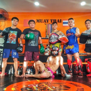 moi-tuan-mot-nhan-vat-tap-1-tinh-than-dam-nhau-trong-hoa-nha