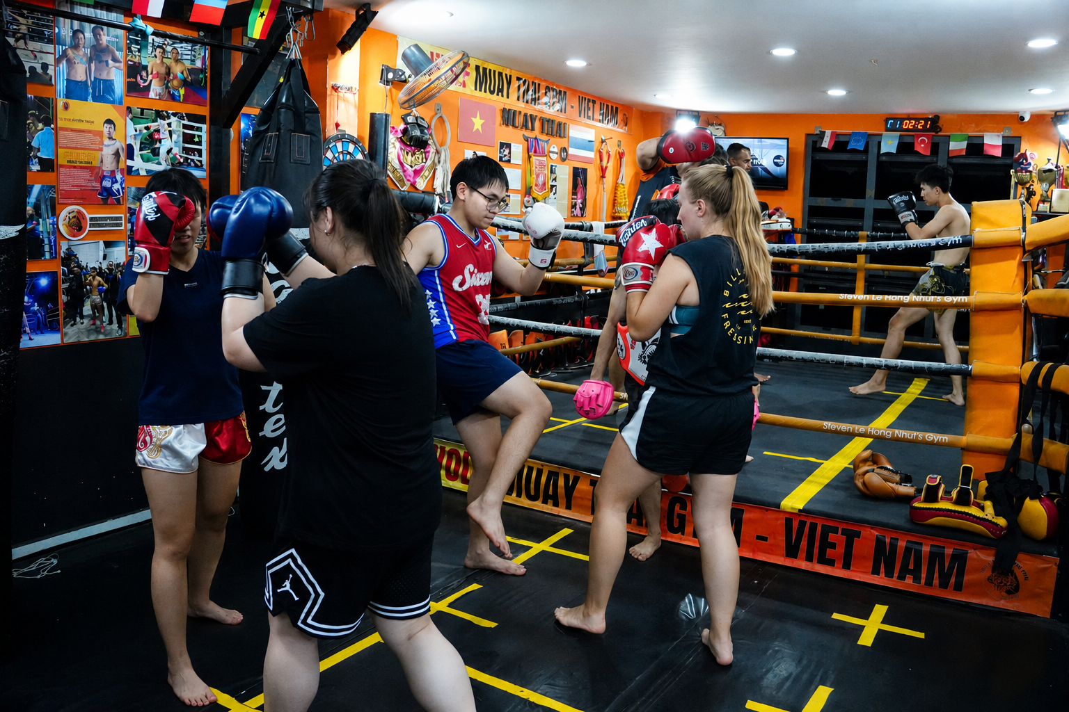 Lớp Muay Thai cho nữ tại TPHCM năng động - Muay Thai class for women in HCMC